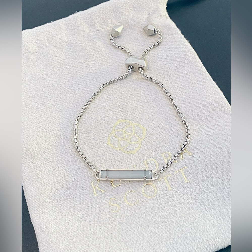 Kendra Scott Stan bracelet in silver metal and slate cats eye